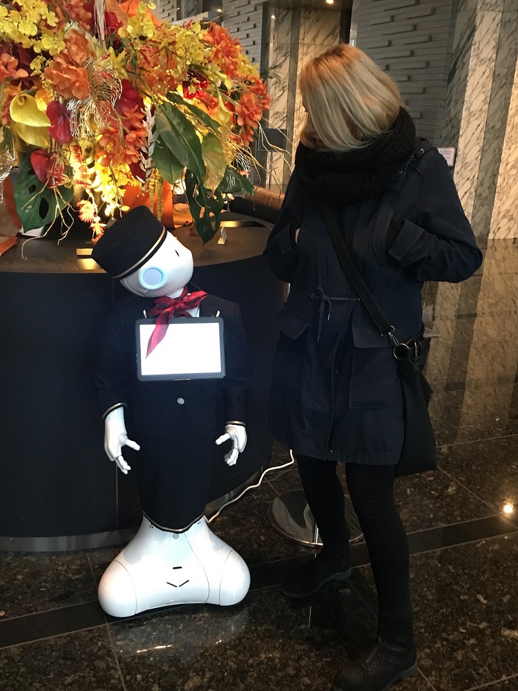 happyhotel Robot Japan AI